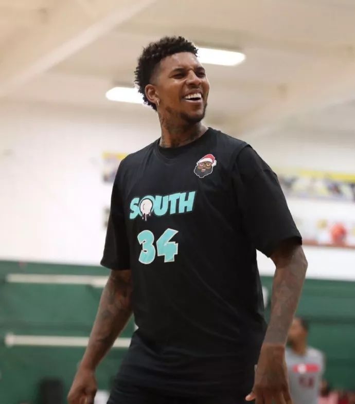 埃及主帅力挺暴怒发声的萨拉赫！向斯洛特传递明确信号（埃及主帅公开声援萨拉赫强硬发声 向斯洛特释放清晰信号）