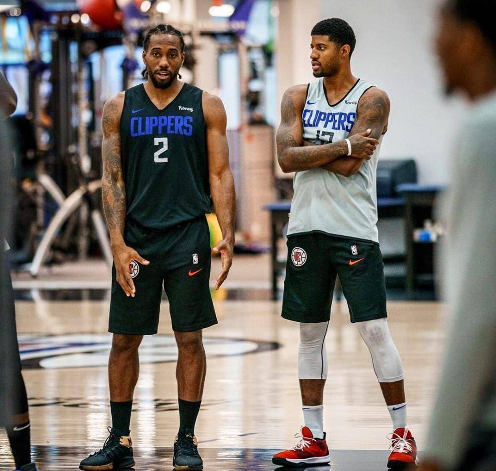 苏亚雷斯月底离队，梅西三老队友全告别迈阿密国际（苏亚雷斯月底离队，梅西三名老搭档悉数告别迈阿密国际）