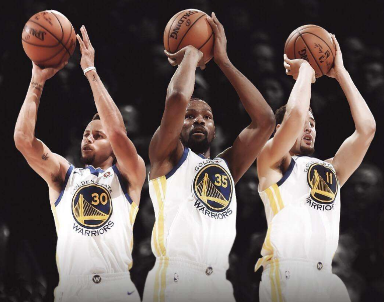 马卡：皇马和卡斯蒂亚进行了对抗赛，门迪被安排在中后卫位置（马卡：皇马与卡斯蒂亚队内热身赛，门迪出任中卫）