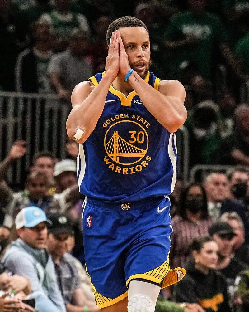 ATP官宣：费德勒入选2026届国际网球名人堂 生涯20座大满贯冠军（ATP宣布：费德勒入选2026年国际网球名人堂，职业生涯20个大满贯冠军）