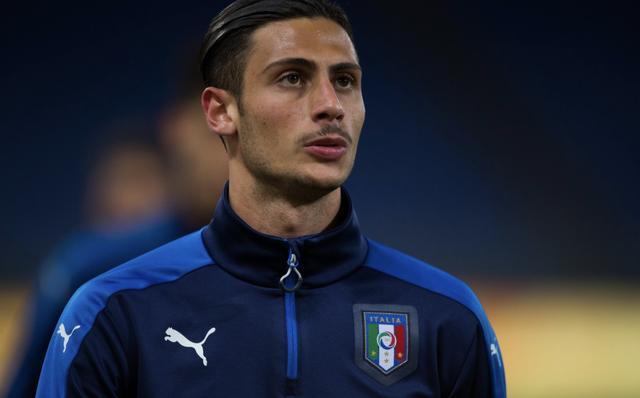 4个年轻人 4个年轻人